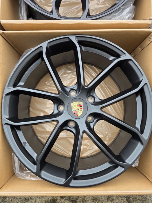 Jante noi Porsche Cayenne R20 intr-o latime