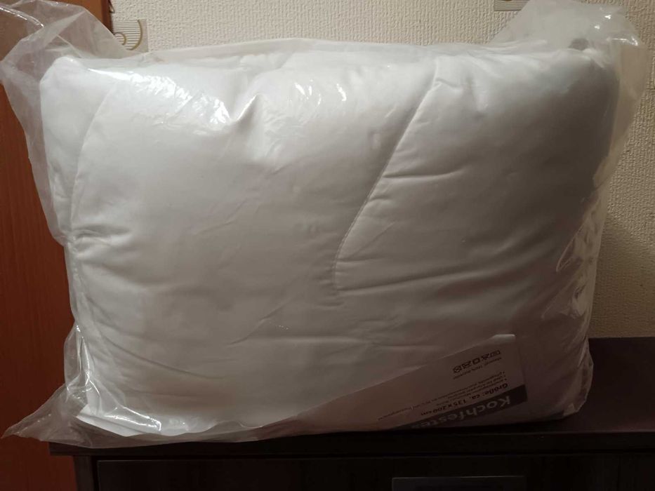 Нов спален комплект + олекотена завивка + възгавница.