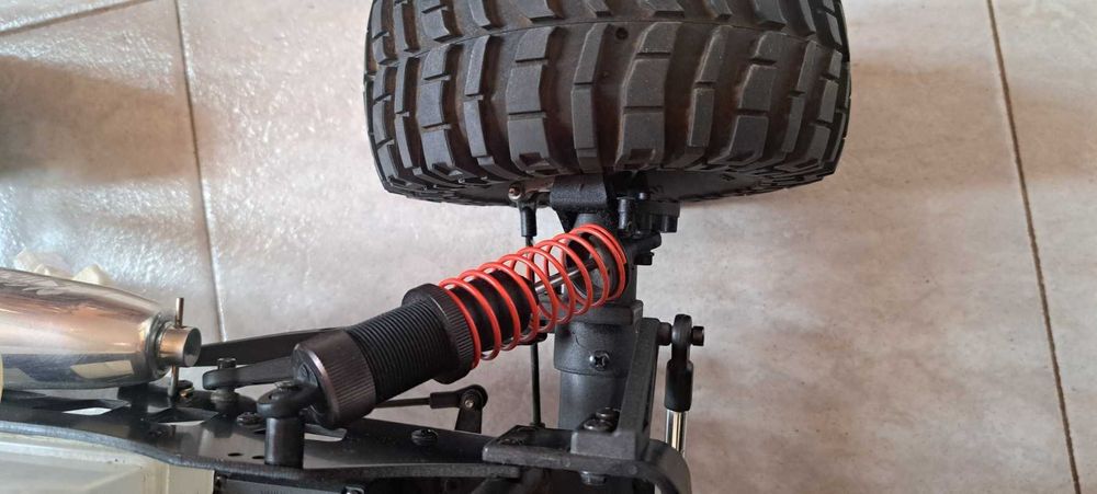 rc kyosho mad crusher 1/8 4WD Бъги РЦ нитро hpi arrma traxxas