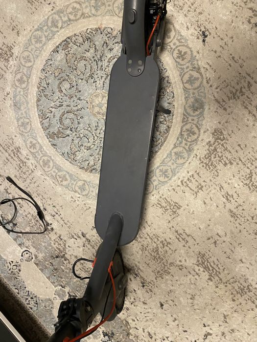 Продам электросамокат Xiaomi M365