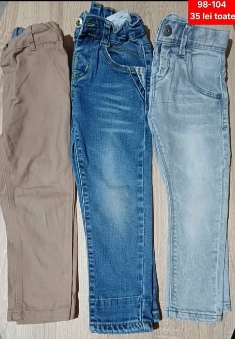 Pantaloni 98-104
6 buc tricouri +4 perechi blugi.(+cadou)
Toate sunt in stare impecabila, fara defecte. 
100 lei!
Trimit prin olx,  easybox sau posta!