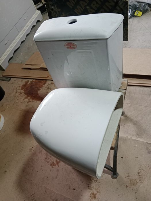 Продам бочки для унитаза