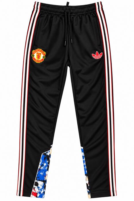 Продавам  комплект Adidas x Manchester United