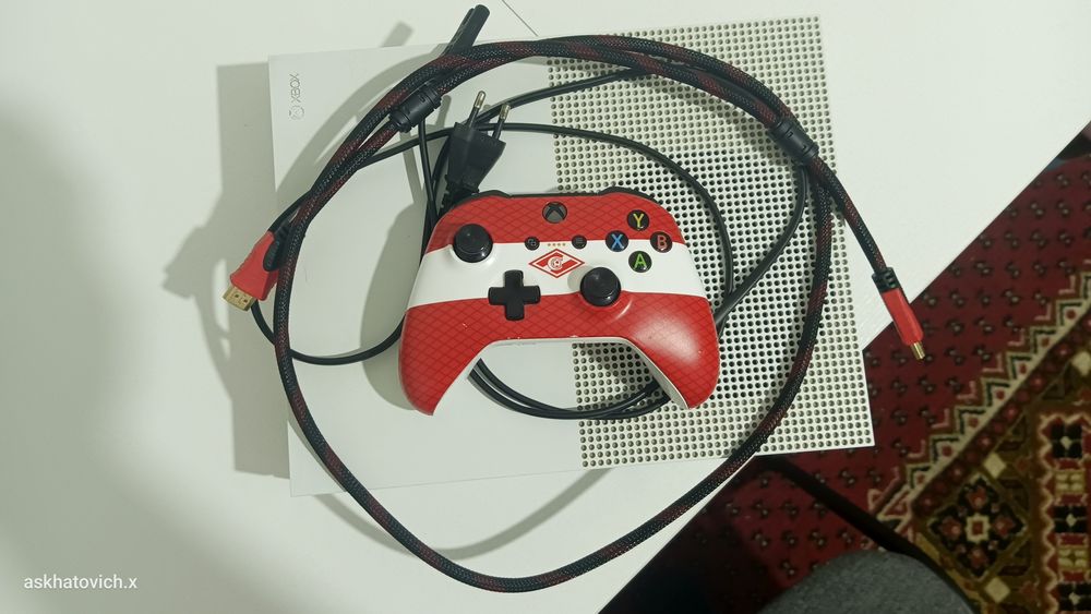 Xbox one S 500GB есть торг обмен