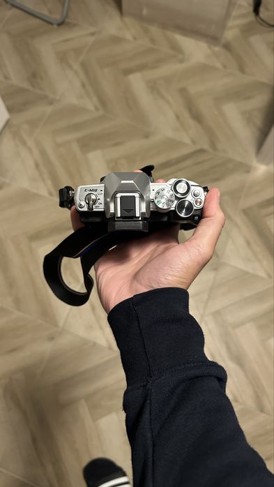 Olympus OM-D E-M10 Mark IV сребрист