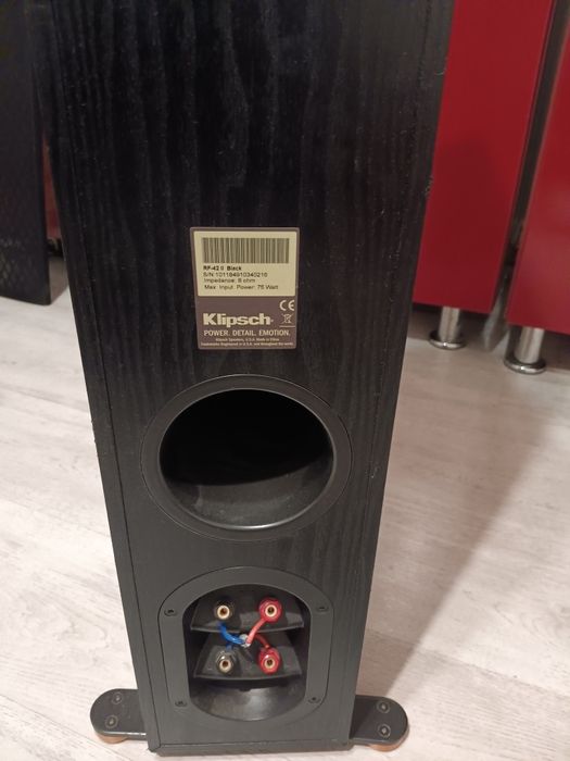 Boxe audio cu conectare prin cablu