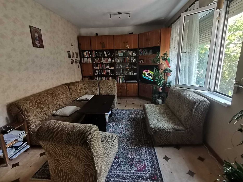 Продавам два етажа от къща - Хасково, Република