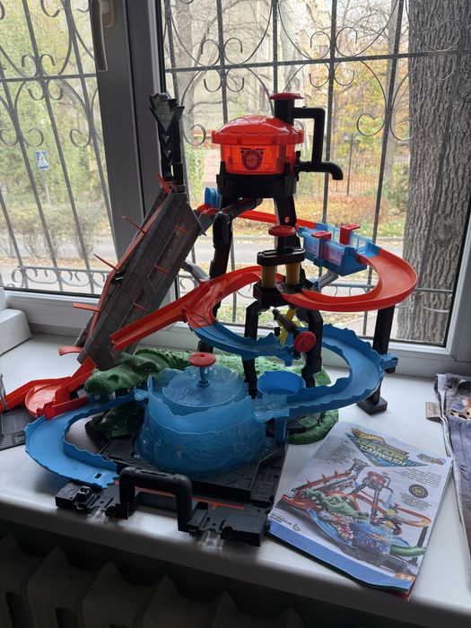 Трек Hot Wheels, б/у в отличном состоянии