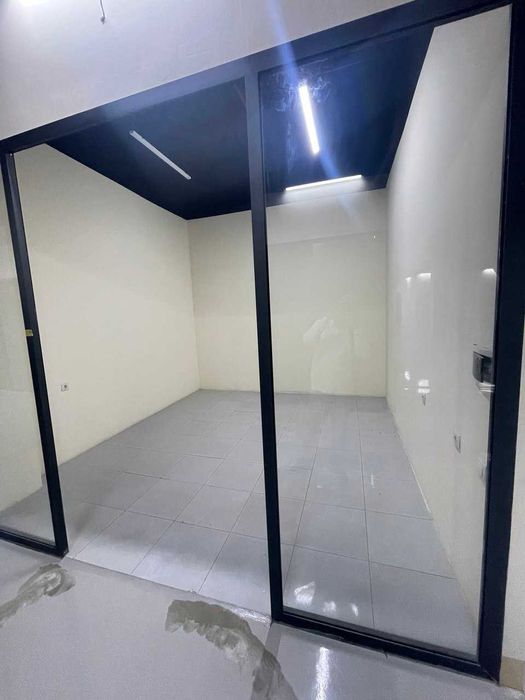 Stroymart ibn Sino gipermarket 3-qavat 1kvM 1294$ jami 17kv