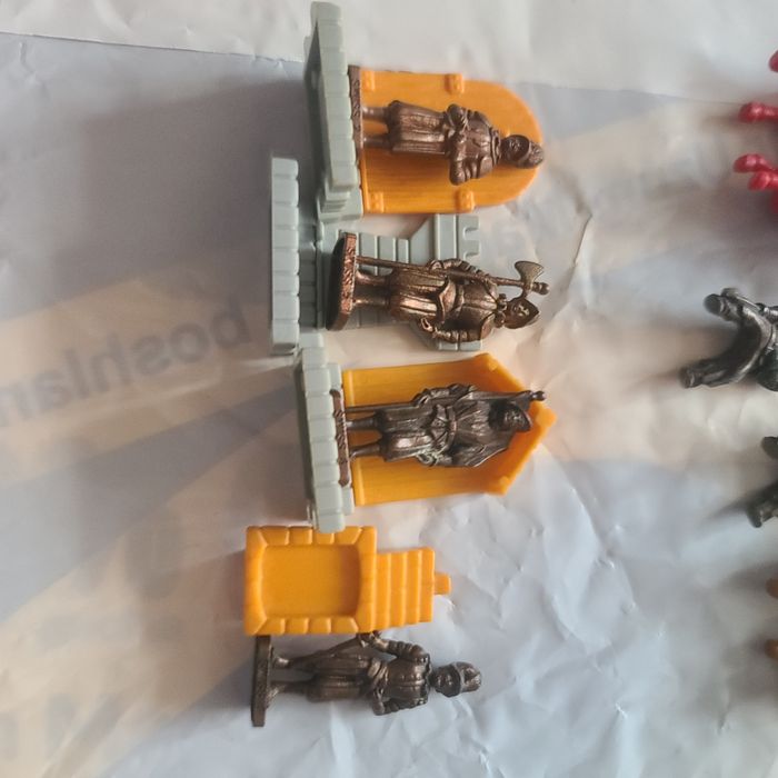 Киндеры металлические.