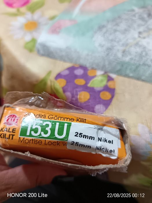 Дръжки за дограма и брави без секрет