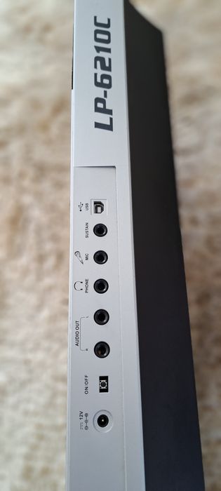 Pian electronic cu multe functii