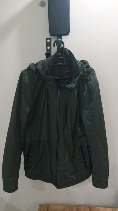 Продамкуртку б/у