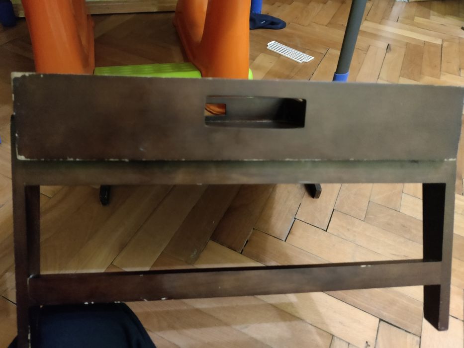 Много интересна ниска маса