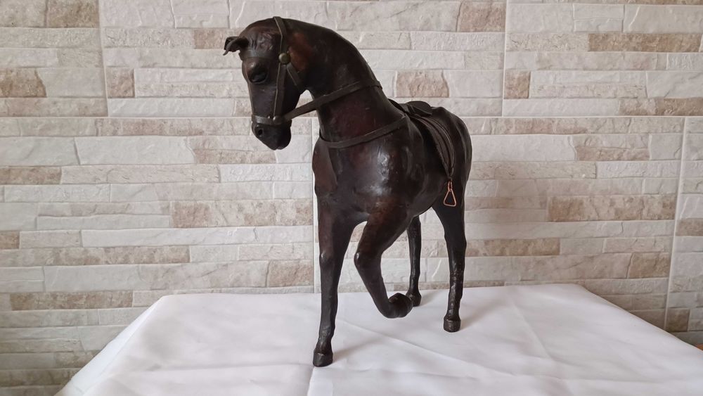 Стара фигура на кон - естествена кожа - 30/32см