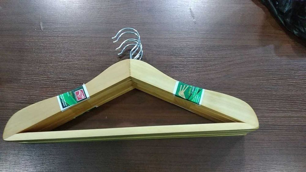 Вешалки для одежды деревянные