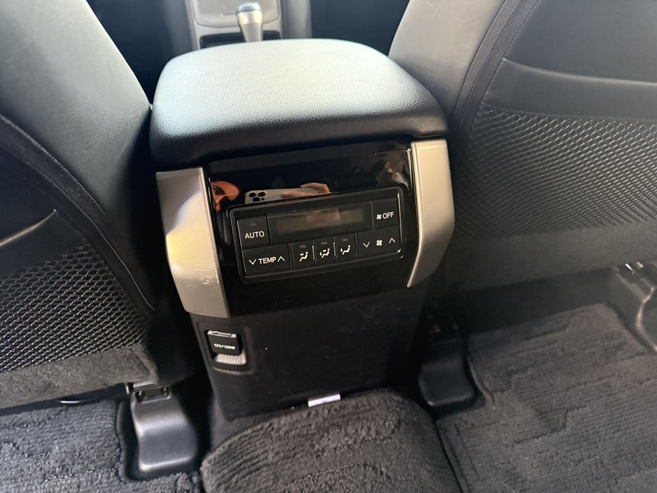 Продам тойота ленд кравсер прада 2023 года без красок без царапин