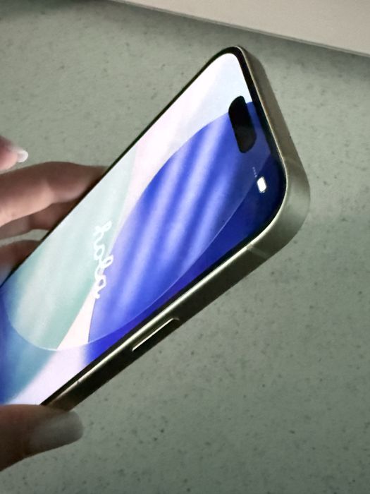 Iphone 15 galben