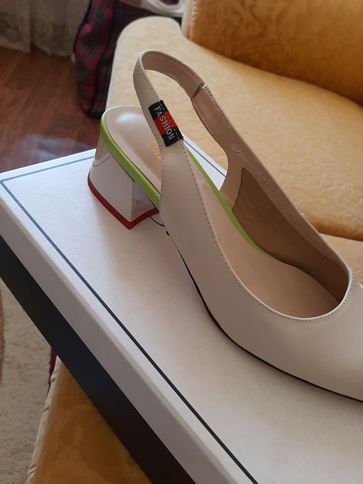 Босоножки  бежевый