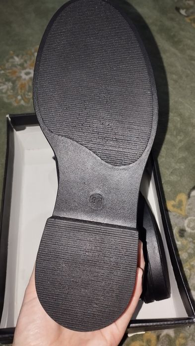 Продам новую обувь