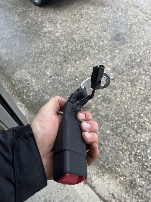 Задна закопчалка за колан от Toyota yaris 2016г.