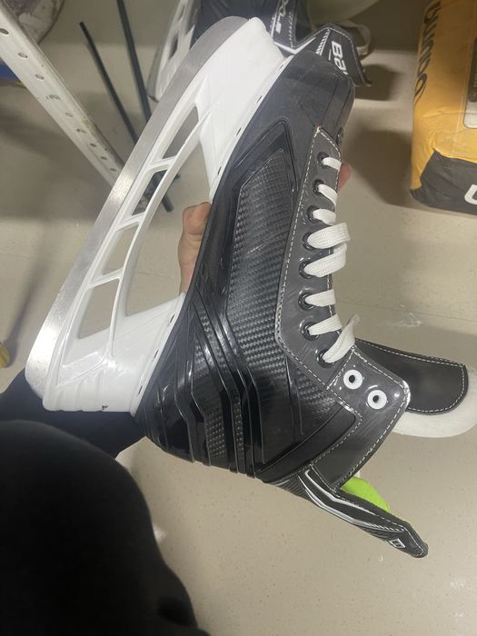 СРОЧНО! Продам хоккейные коньки Bauer X5