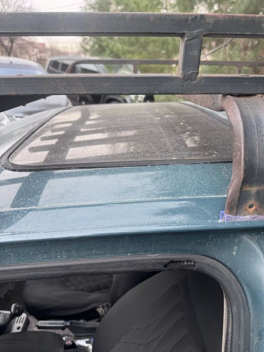 Ford sotladi yurb turgan moshina