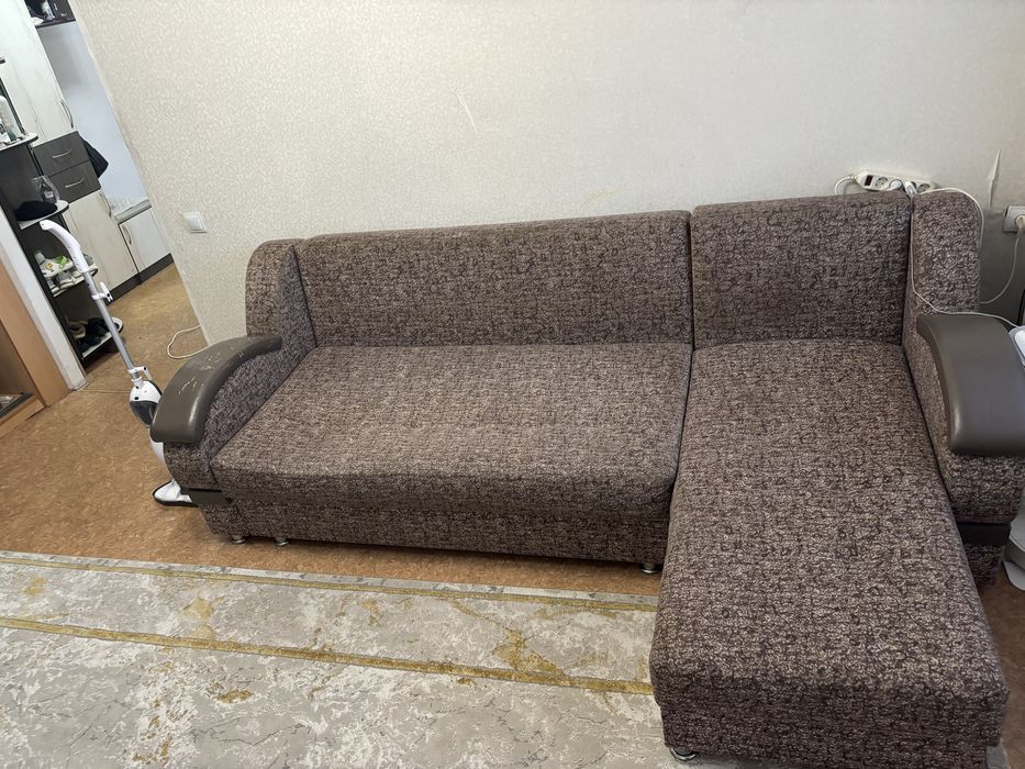 Продам диван угловой