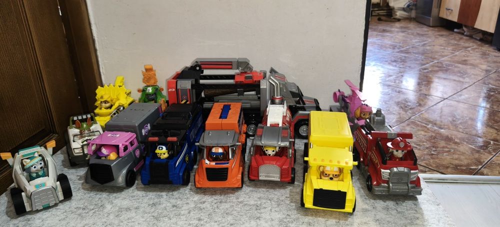 Mega Lot Paw Patrol - Camion Patrulator + 14 Vehicule cu Figurine