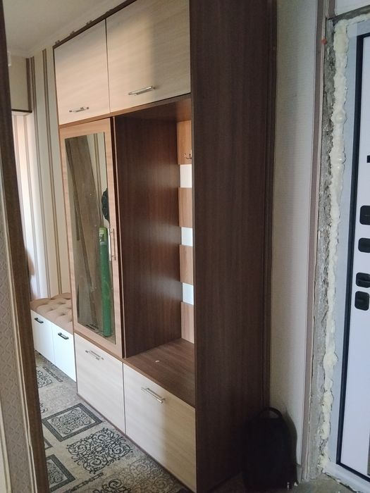 Продам шкаф в коридор