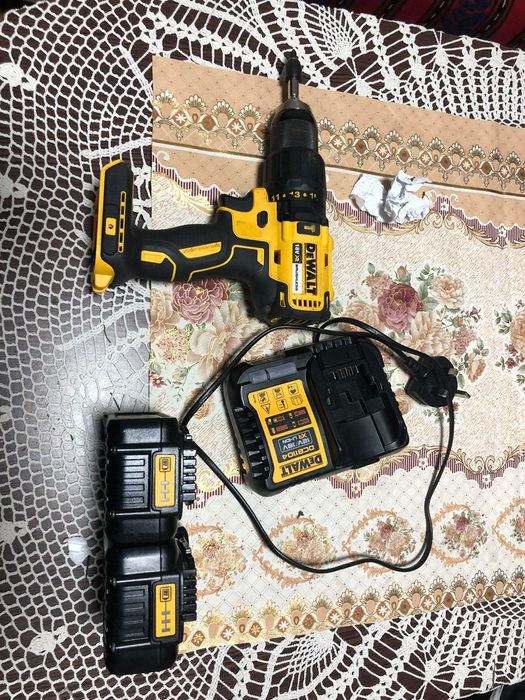 Aparat de găurit și înșurubat DeWalt