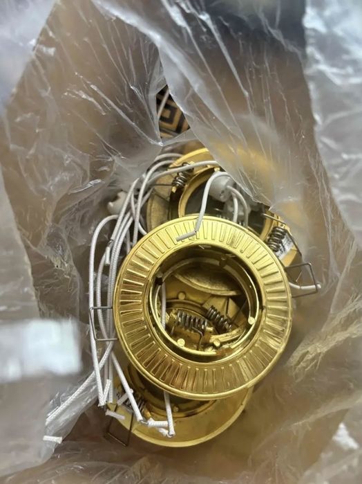 Продам разные потолочные лампочки недорого