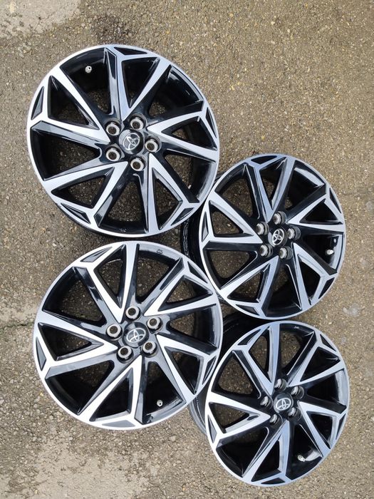 16" оригинални алуминиеви джанти за Toyota Yaris hybrid.