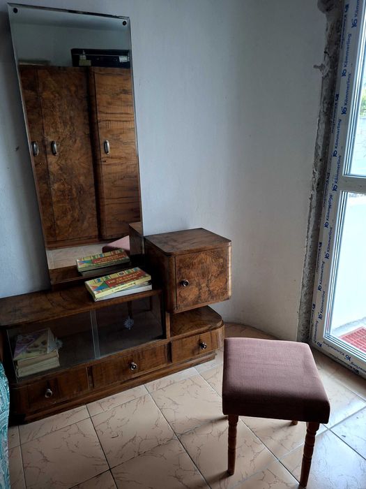 Старинен четирикрилен гардероб ,  комплект с тоалетка и огледало