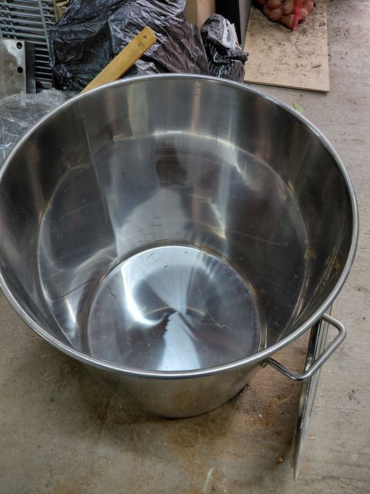 Продам кастрюлю 100 л