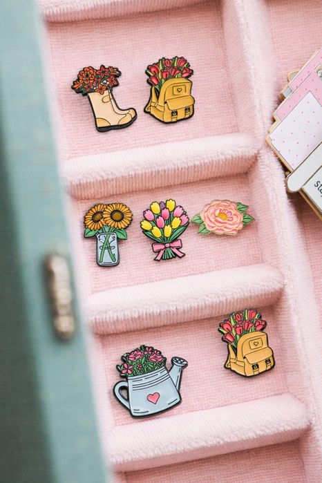 Пинче/Брошка за 8-ми март