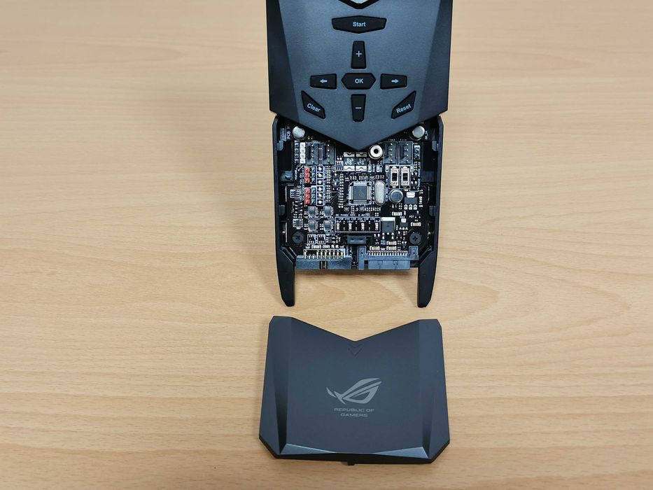 Asus OC Panel и стойка за монтаж