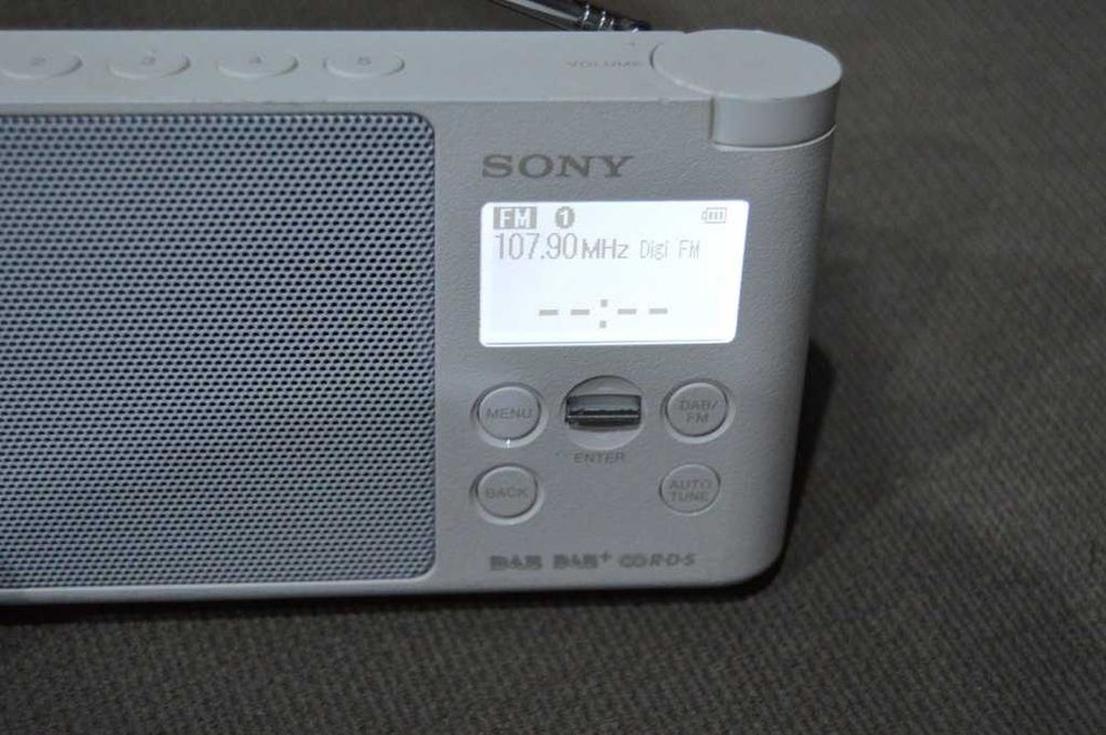 Radio portabil digital Sony XDR-S41D DAB DAB+ și FM RDS alb