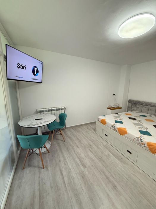 Inchiriez garsoniera, zona 1 Decembrie