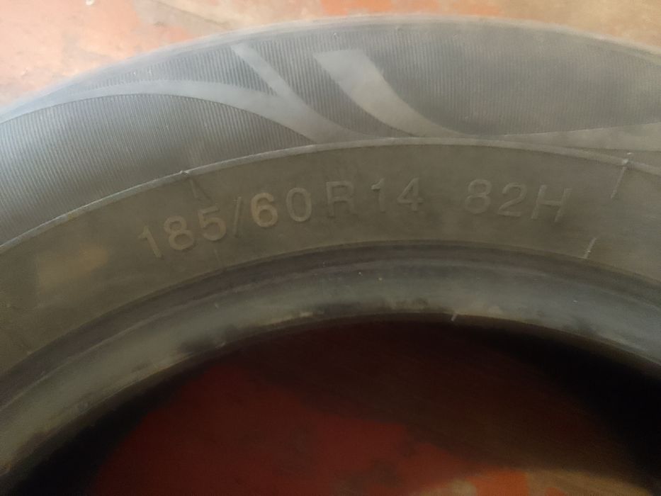 Колесо шины на машину