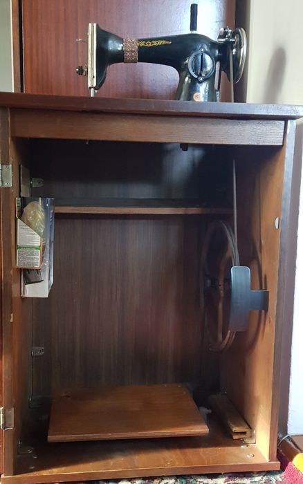 Машинка швейная ножная