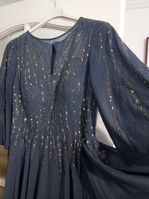 Vand rochie de ocazie.