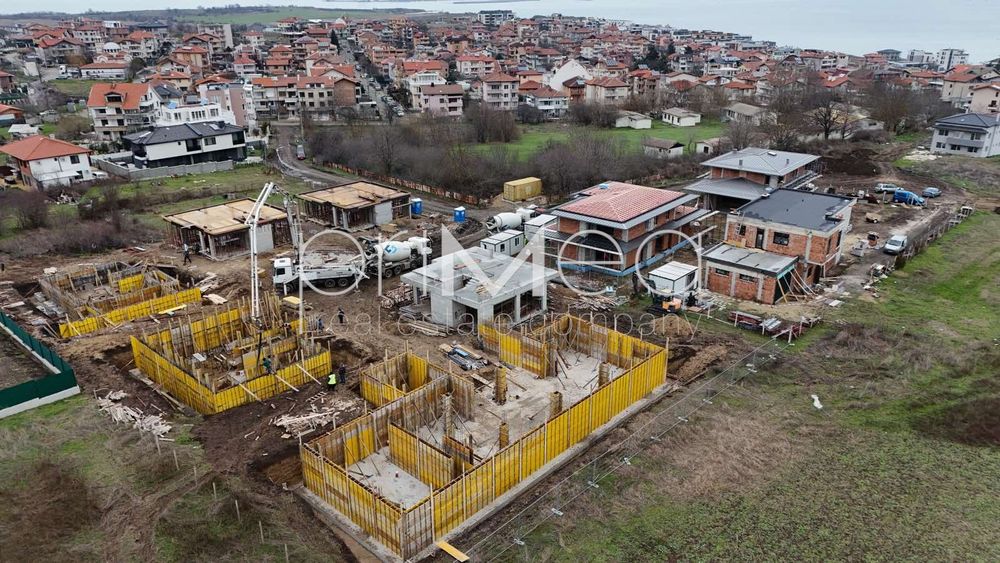 Къща в Бургас-Крайморие площ 219 цена 330000