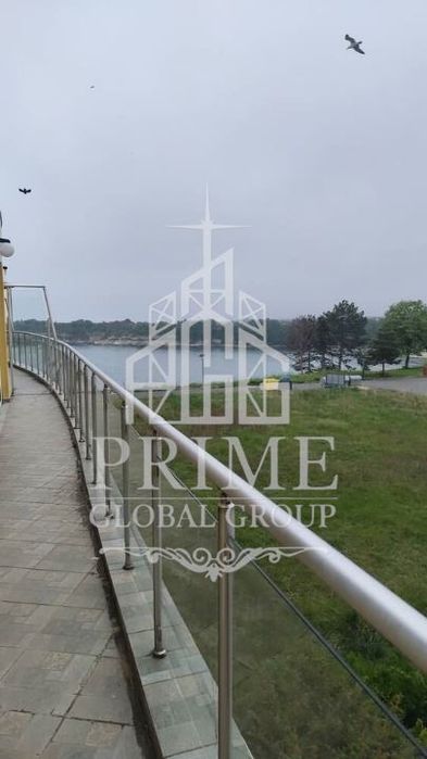 Тристаен, просторен апартамент в Царево до плажа