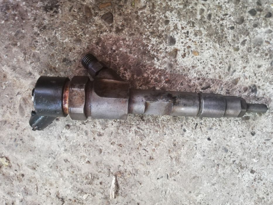 Vând injectoare motor de Renault 1.9 dci