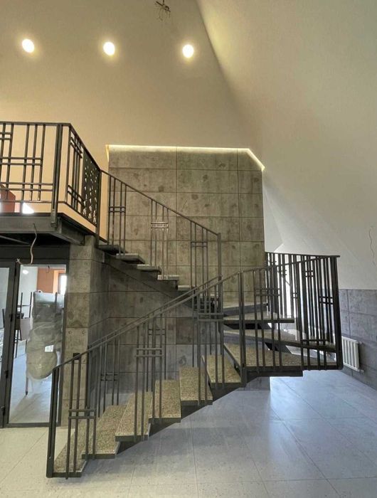 Сдается офис 650 м2.   Центр Луначарского, первая ЛИНИЯ.