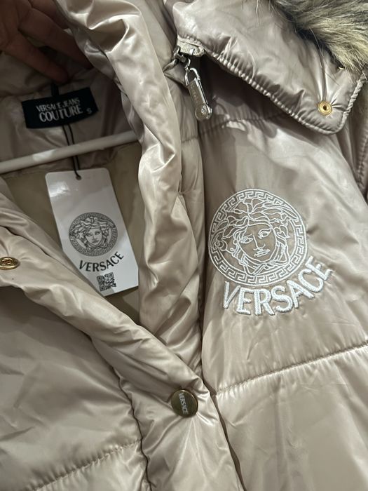 Ново Оригинално дамско дълго яке Versace  размер S  с естествен пух