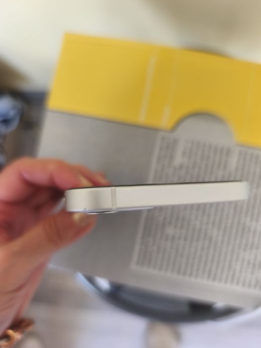 iphone 12 64гб ,бял