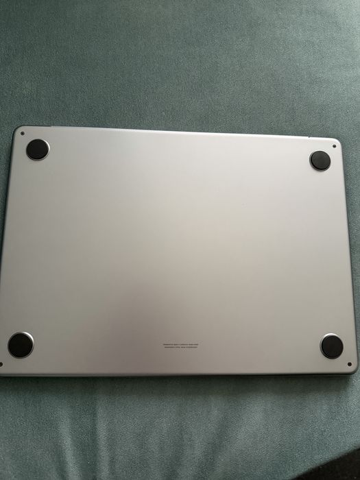 Macbook Air M2 2022 года
