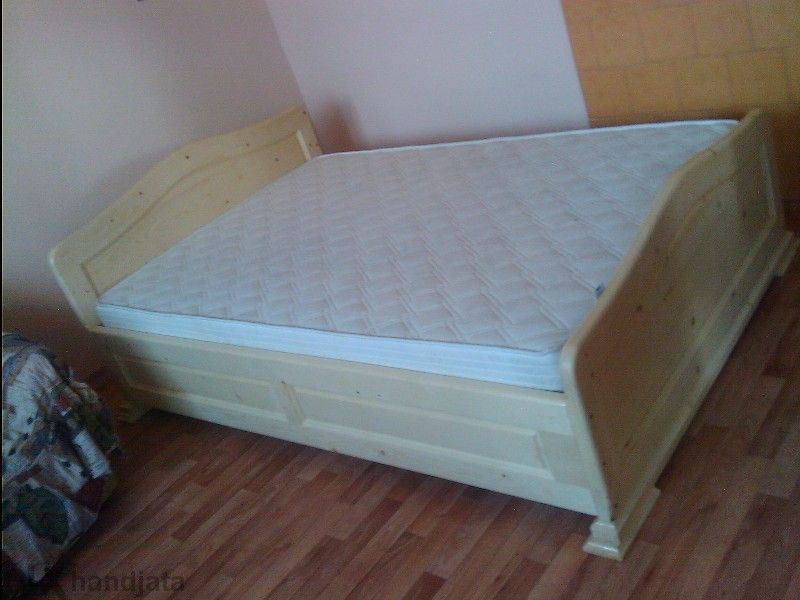 Спалня от масивно дърво